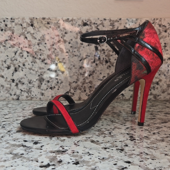 Charles David Black and Red Strappy Heels - Picture 4 of 9